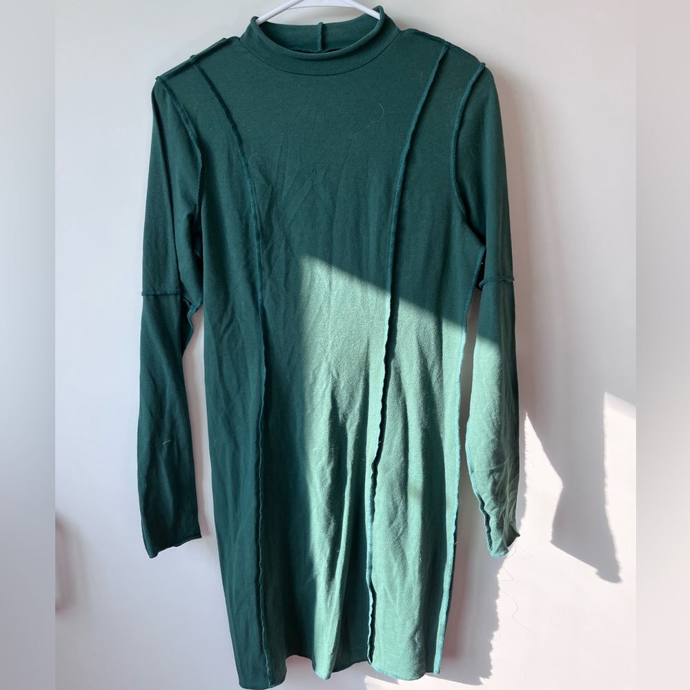 Green long sleeve dress